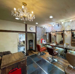 ヘアーメイクTHCのサロン風景4